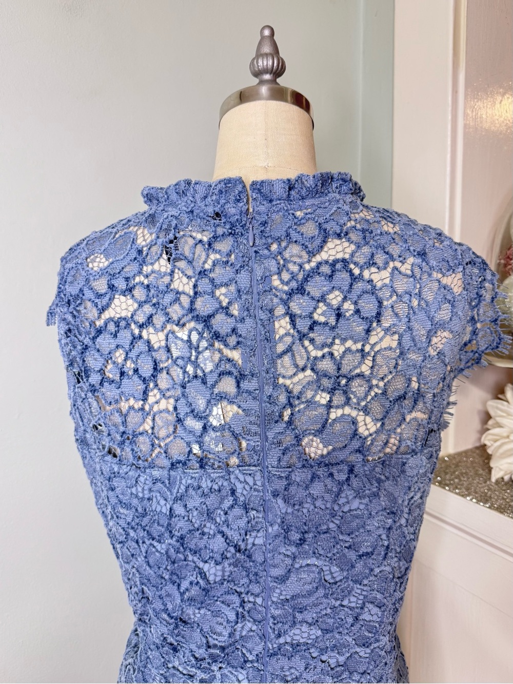 White House Black Market Blue Velour & Lace Short Sleeve Top Size 14 NWT - Picture 7 of 10